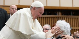 O Papa Francisco lança uma reflexão sobre o descarte dos idosos